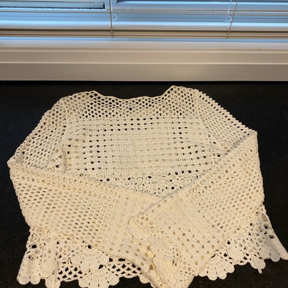 LULUS crotchet/lace top - Picture 6 of 6